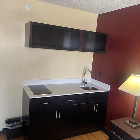 Red Roof Inn & Suites Indianapolis Airport Экстерьер фото