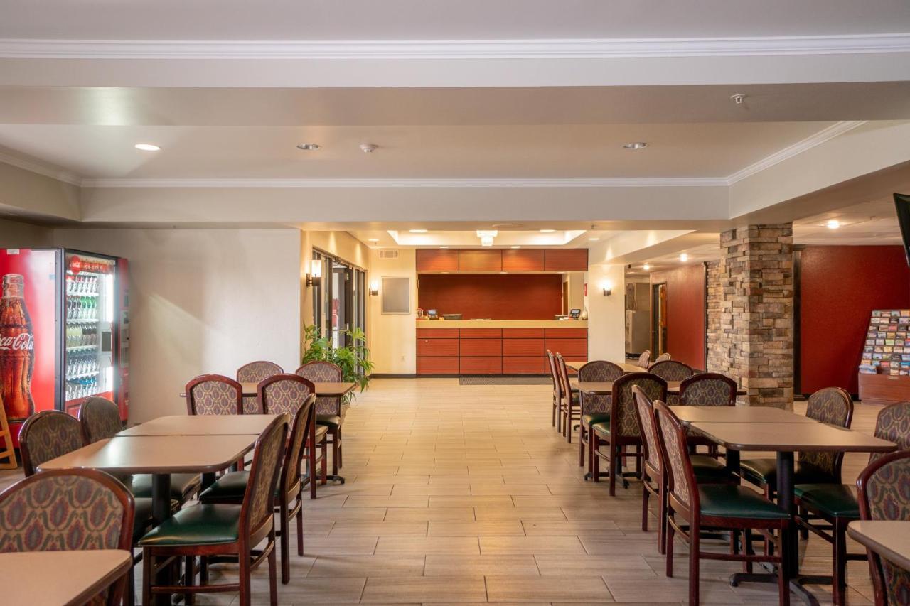 Red Roof Inn & Suites Indianapolis Airport Экстерьер фото