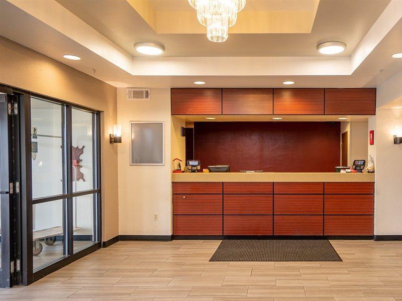 Red Roof Inn & Suites Indianapolis Airport Экстерьер фото