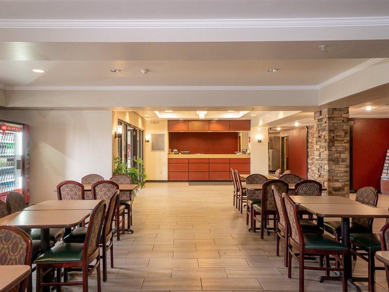 Red Roof Inn & Suites Indianapolis Airport Экстерьер фото