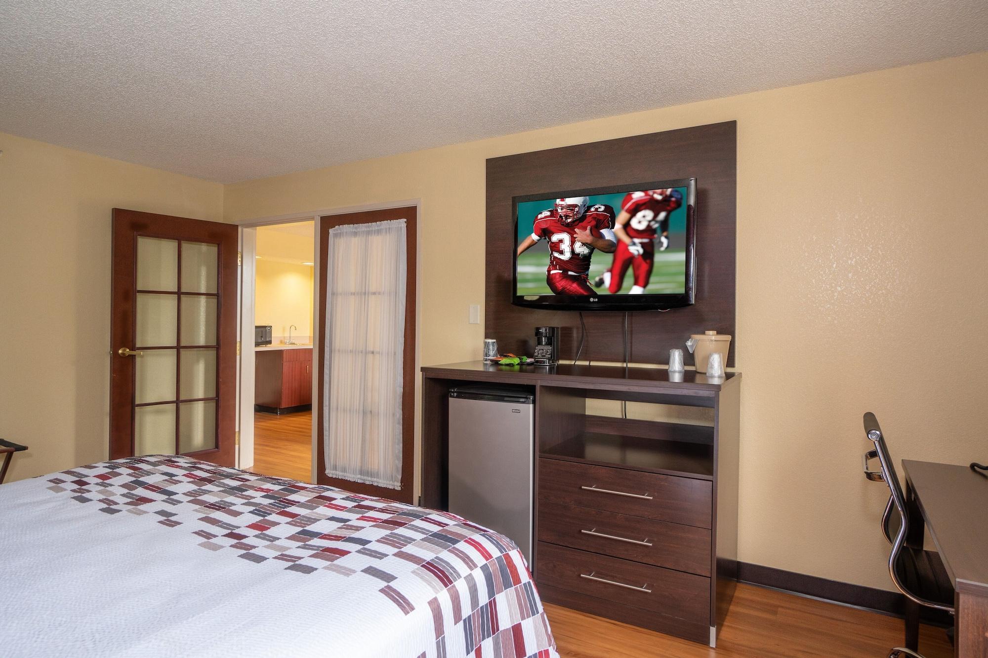 Red Roof Inn & Suites Indianapolis Airport Экстерьер фото