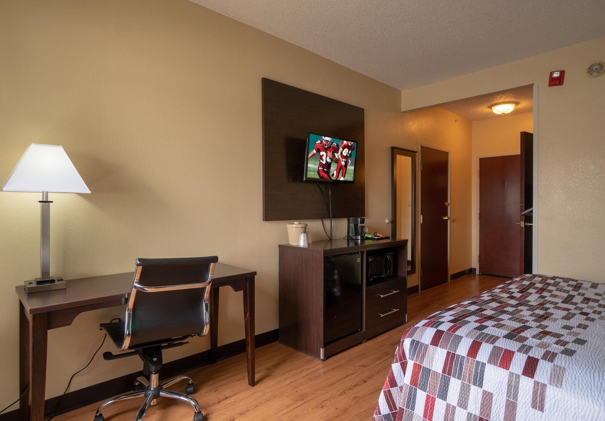 Red Roof Inn & Suites Indianapolis Airport Экстерьер фото