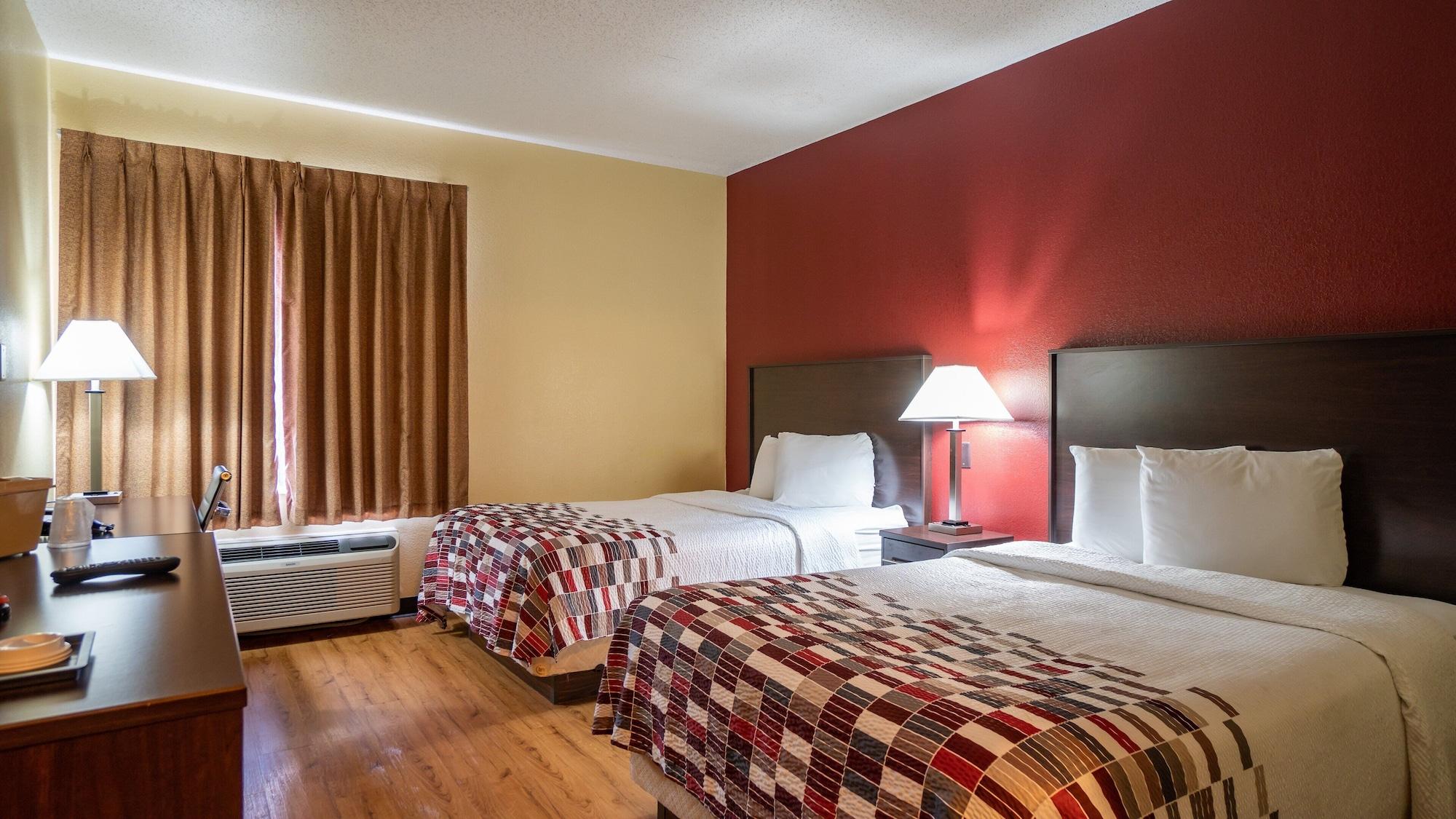 Red Roof Inn & Suites Indianapolis Airport Экстерьер фото