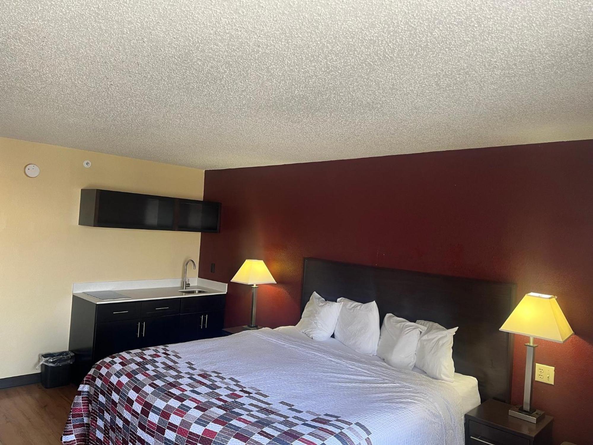 Red Roof Inn & Suites Indianapolis Airport Экстерьер фото