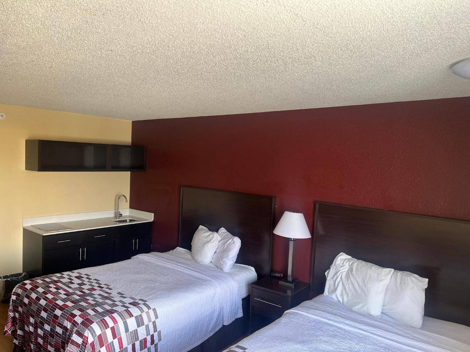 Red Roof Inn & Suites Indianapolis Airport Экстерьер фото